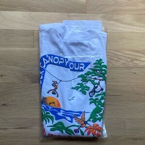 Size XL - vintage white Costa Rica graphic tee